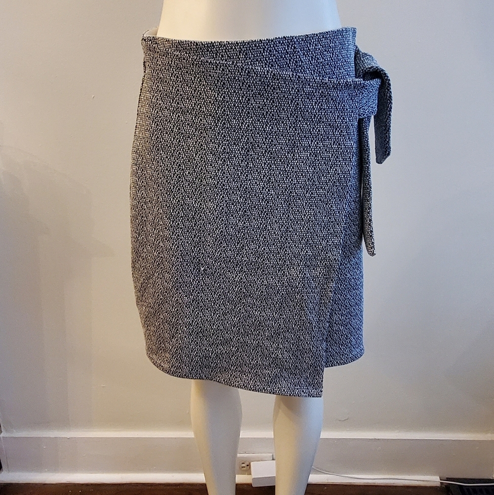 LOFT Black and White Pencil Skirt